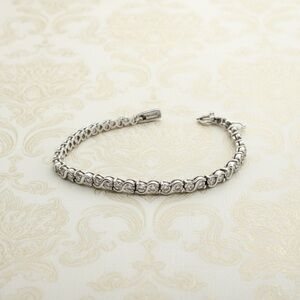 Elegant Tennis  Bracelet with Rhinestone Accents​